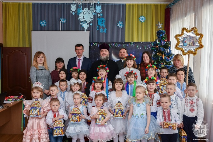 Вінницький митрополит ПЦУ відвідав дітей позбавлених батьківського піклування