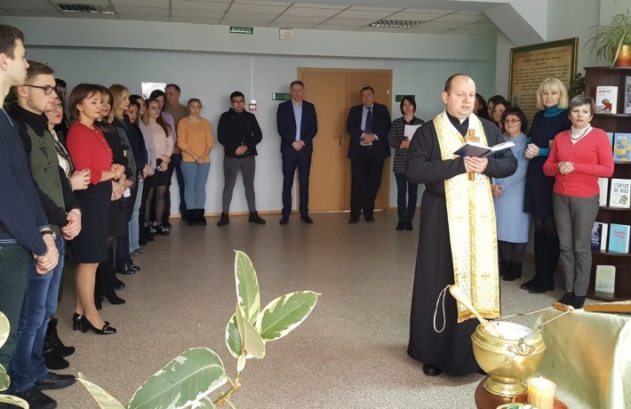 Священик УГКЦ духовно підтримує студентів Інституту банківської справи
