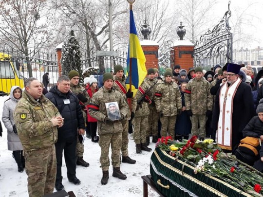 На території церкви УПЦ (МП) в Києві поховали бійця, вбитого на Донбасі