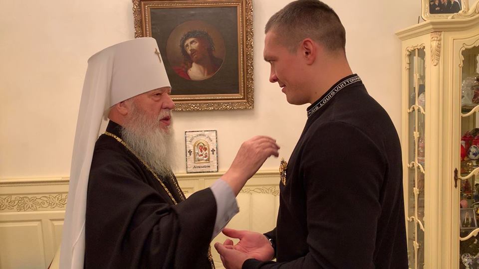 Одеський митрополит УПЦ (МП) благословив боксера Усика на подальші досягнення