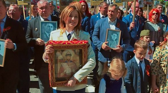 Экс-прокурора из Крыма Наталью Поклонскую наказали в России за шествие с иконой Николая II