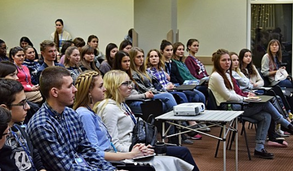 Співдружність студентів-християн України проводить дискусію "Бог і політика. Кому належить влада?"