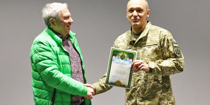 Деятель еврейской общины Днепра получил благодарность за поддержку украинской армии