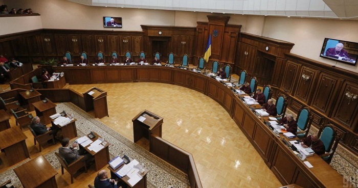 Конституційний суд відмовився оцінювати закон про перехід релігійних громад
