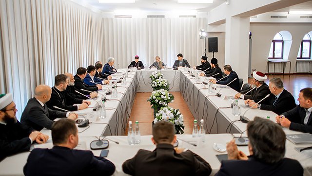 Всеукраїнська Рада Церков обговорила з Юлією Тимошенко та фракцією «Батьківщина» питання державної сімейної політики Всеукраїнська Рада Церков обговорила з Юлією Тимошенко та фракцією «Батьківщина» питання державної сімейної політики