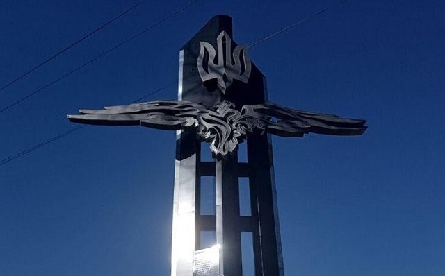 У Вишгороді священики ПЦУ і УГКЦ освятили монумент героям України У Вишгороді священики ПЦУ і УГКЦ освятили монумент героям України