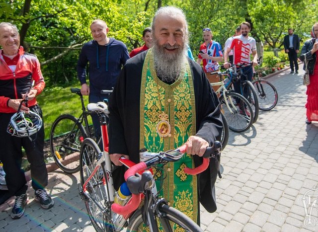 Мусульмани і православні здійснили велопробіги у Кремнечуку та з Києва до Почаєва Мусульмани і православні здійснили велопробіги у Кремнечуку та з Києва до Почаєва