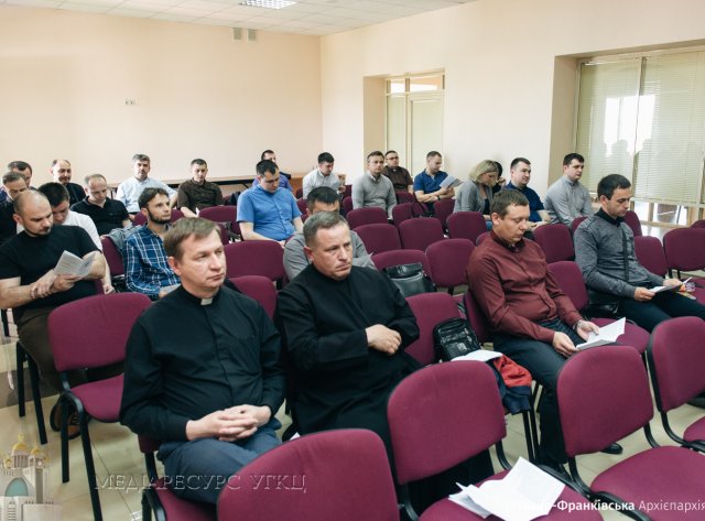 На Івано-Франківщині священиків УГКЦ навчають створювати біблійні групи серед вірян На Івано-Франківщині священиків УГКЦ навчають створювати біблійні групи серед вірян