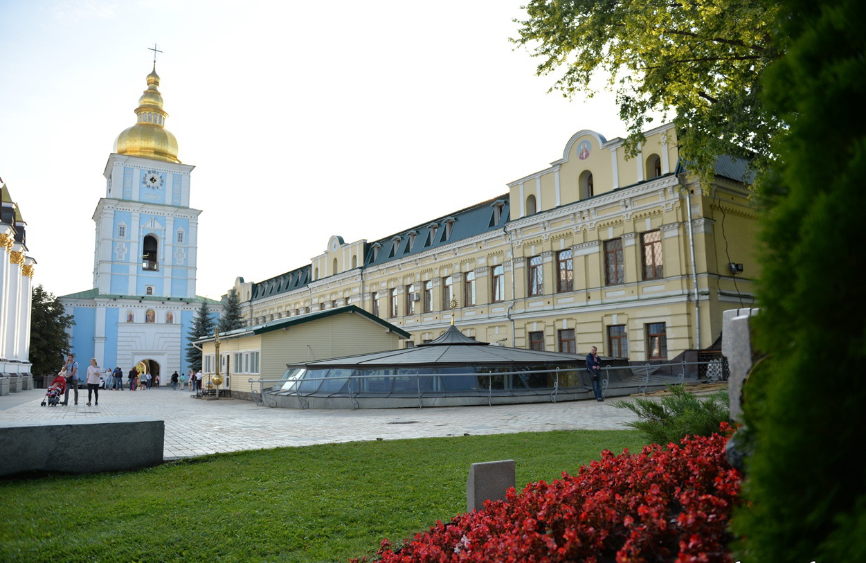Закарпатська єпархія ПЦУ підтримала Епіфанія, а Київська академія ПЦУ відраховує студентів, що підтримали Філарета