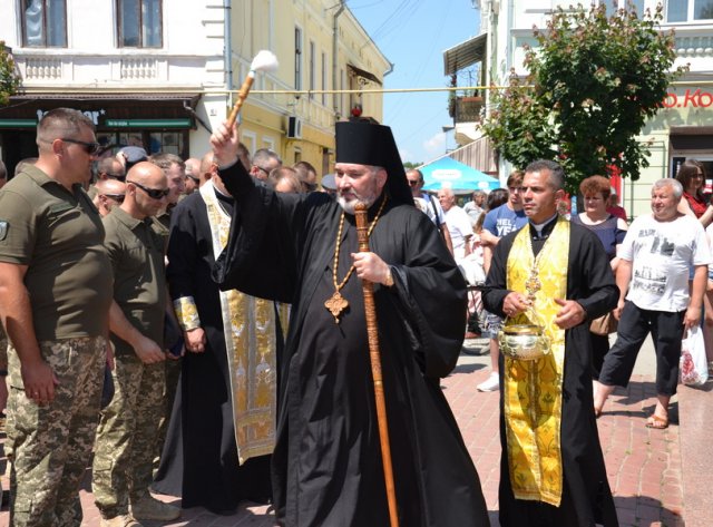Єпископ УГКЦ поблагословив військових, що повернулися з Луганщини Єпископ УГКЦ поблагословив військових, що повернулися з Луганщини