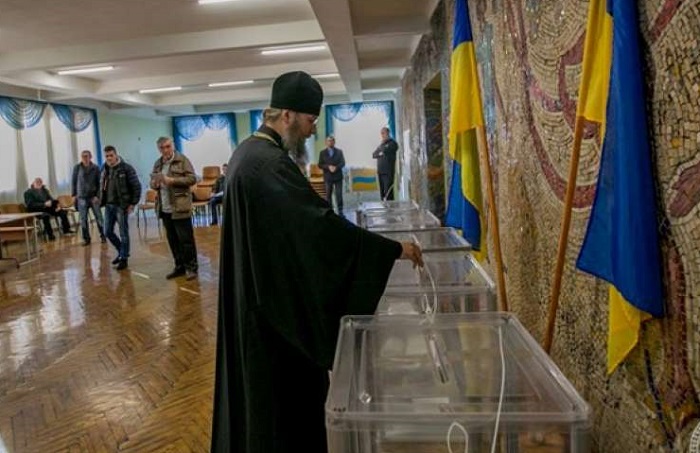 Церковнослужителі напередодні виборів долучилися до агітації за кандидатів у депутати