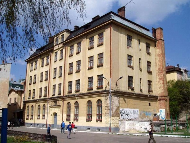 Мерія Львова передає Центру опіки сиріт УГКЦ приміщення колишньої школи-інтернату