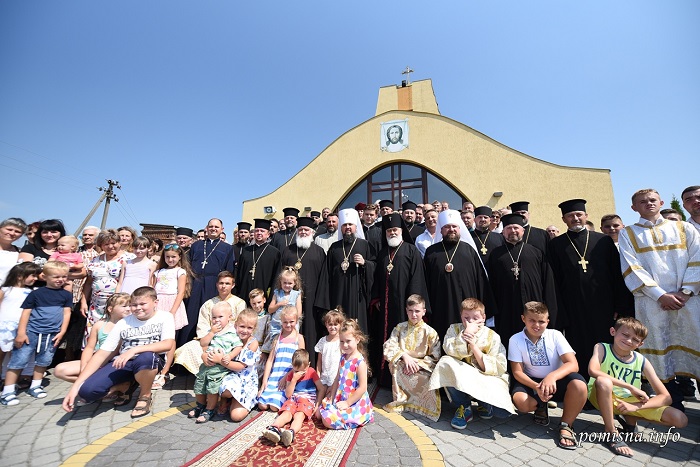 Глава ПЦУ зустрівся з трьома парафіями Самбора і мером міста