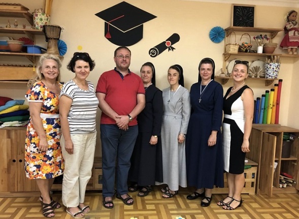 Католики запрошують батьків і дітей на відкриття своєї першої школи в Києві