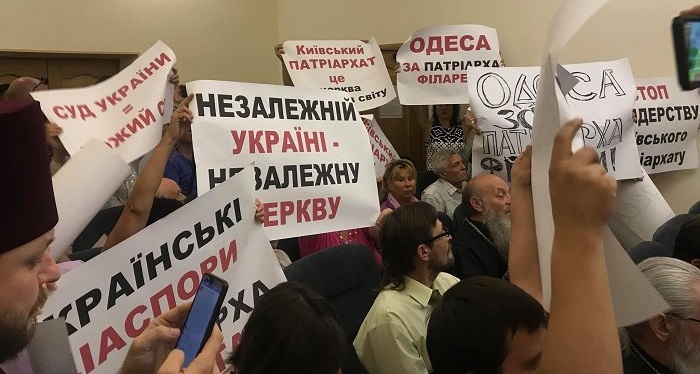Прихильники Філарета зірвали в суді розгляд свого позову до Мінкульту