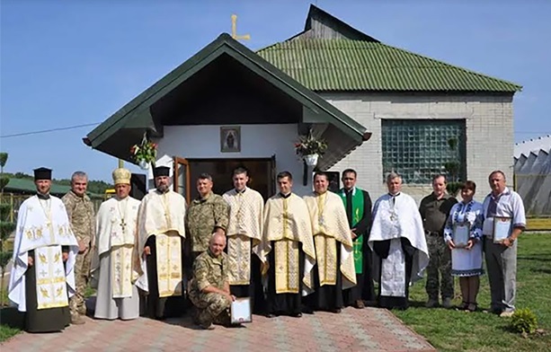 На Яворівському полігоні священики УГКЦ і ПЦУ відкрили військову каплицю