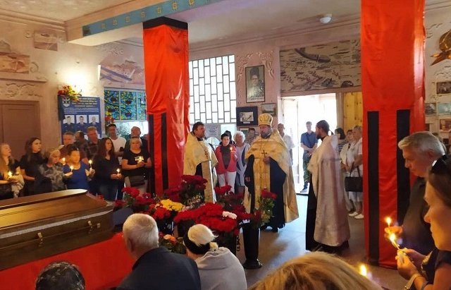 Священники УПЦ (МП) провели в останню путь загиблого в Лівії пілота Священники УПЦ (МП) провели в останню путь загиблого в Лівії пілота