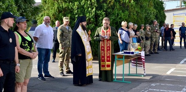 Єпископ ПЦУ благословив чергову ротацію одеських поліцейських в зону проведення ООС Єпископ ПЦУ благословив чергову ротацію одеських поліцейських в зону проведення ООС