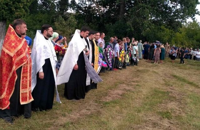 На Чернігівщині та Вінниччині священники УПЦ (МП) відспівали загиблих захисників України На Чернігівщині та Вінниччині священники УПЦ (МП) відспівали загиблих захисників України