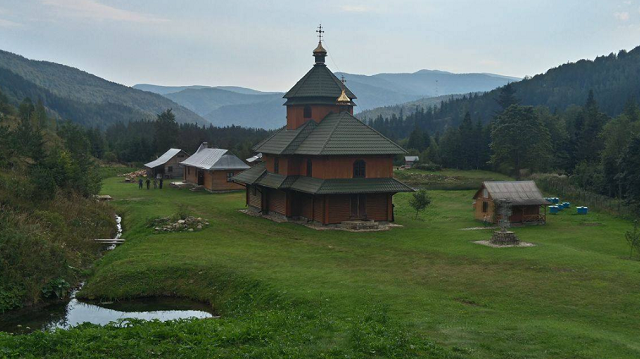 Згорів головний монастирський будинок скиту Унівської лаври УГКЦ Згорів головний монастирський будинок скиту Унівської лаври УГКЦ