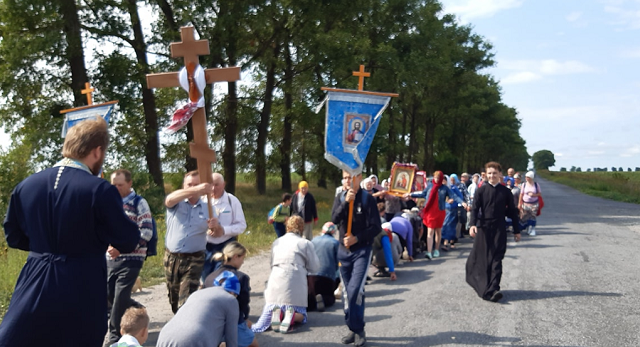 Чекали нападу, а зустріли з короваєм. (Не)добра історія, яка трапилась на Хмельниччині Чекали нападу, а зустріли з короваєм. (Не)добра історія, яка трапилась на Хмельниччині