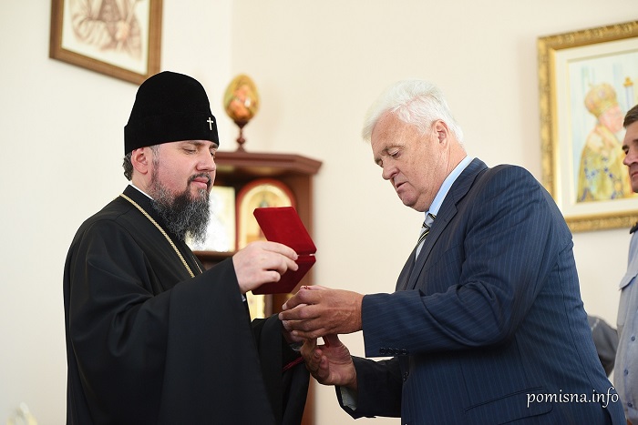 Пожежники нагородили главу ПЦУ орденом “Неопалима купина”