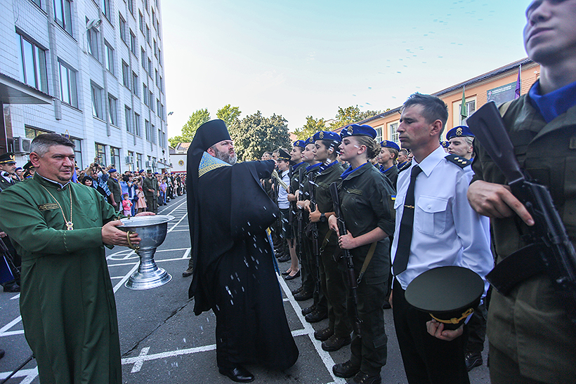 Єпископ ПЦУ в Харкові благословив присягу майбутніх офіцерів Нацгвардії