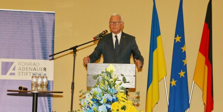 Екс-голова Європарламенту виступив у Дніпрі на конференції «Українсько-німецької історичної комісії»