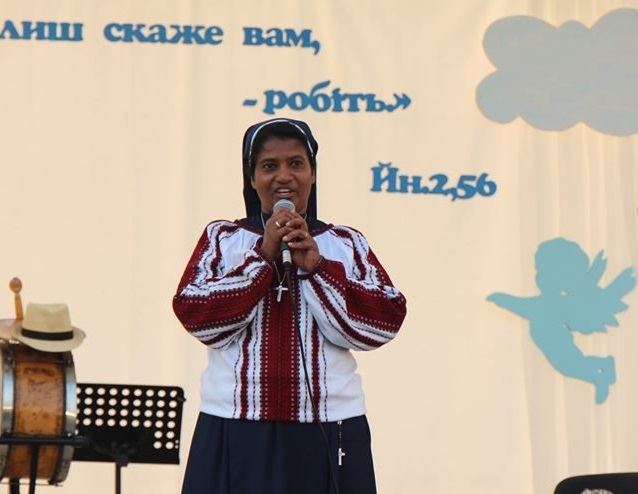 Відома черниця, яка зцілює людей, відвідає Галичину