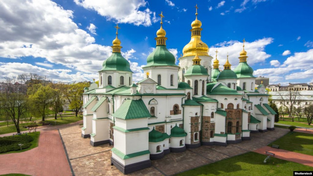 У Софії Київській презентують факсимільне рукописне Реймське Євангеліє XI ст.
