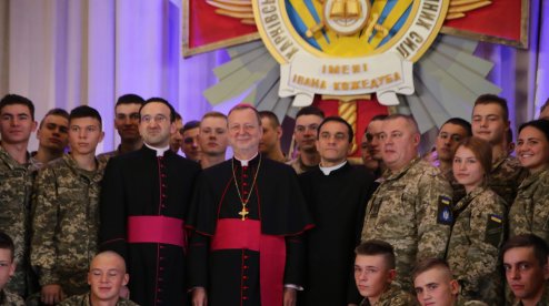 Курсанты университета Воздушных Сил Украины забросали апостольского нунция вопросами