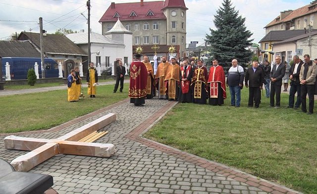 Греко-католики відновлюють традицію спорудження хрестів тверезості Греко-католики відновлюють традицію спорудження хрестів тверезості