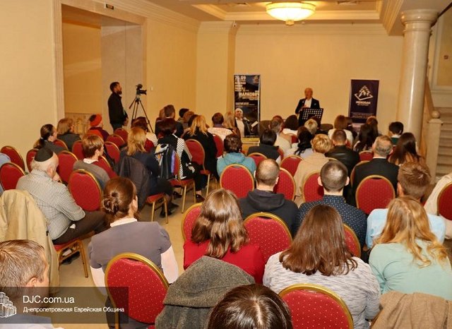 Поет-видавець Іван Малкович виступив у єврейському центрі Дніпра Поет-видавець Іван Малкович виступив у єврейському центрі Дніпра