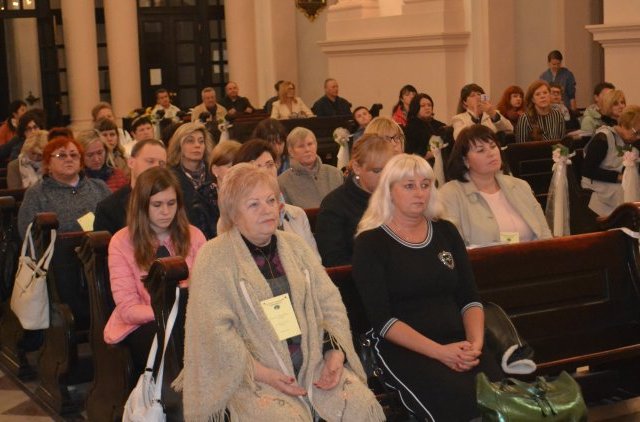 80 медиків звершили паломництво до католицької святині у Бердичеві 80 медиків звершили паломництво до католицької святині у Бердичеві