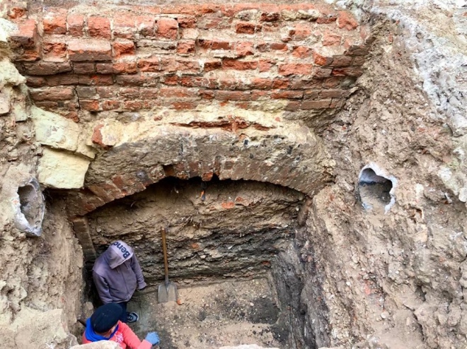 У Львові археологи знайшли монастирську крипту з людськими останками