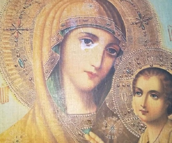 На Львівщині мироточить копія Тихвінської ікони Богородиці