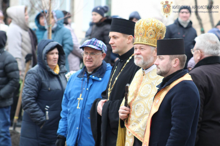 У Києві за участі громади УГКЦ освятили Алею гідності та свободи