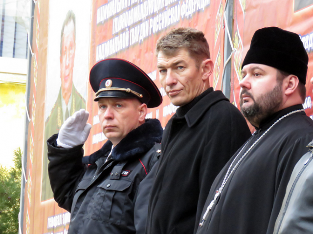 Кримські священики УПЦ (МП) благословляють молодиків на службу в окупаційній армії Кримські священики УПЦ (МП) благословляють молодиків на службу в окупаційній армії