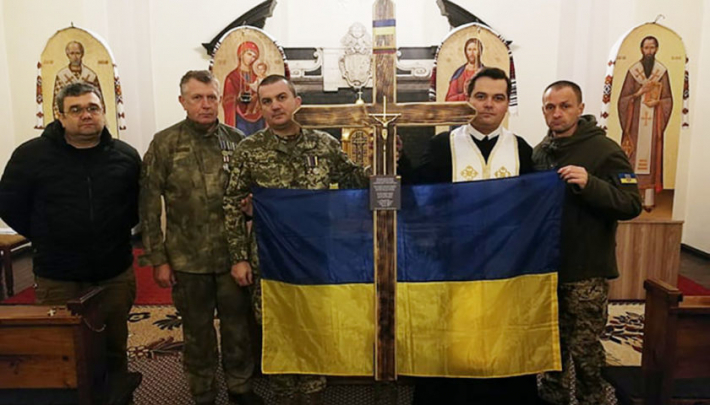 Воїни-реабілітанти АТО/ООС встановлюють хрести на Горі хрестів у Литві