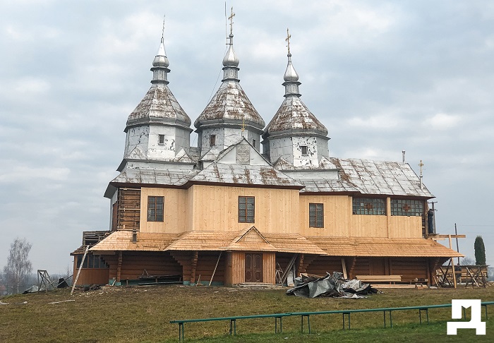 Парафіяни, спонсори та іспанські єпископи оплатили реставрацію 200-літньої церкви на Коломийщині