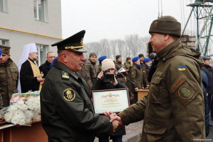 У Вінниці понад 50 нацгвардійців отримали нові квартири – їх освятив митрополит ПЦУ