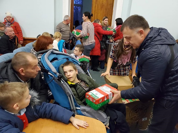 Баптисти вручили подарунки 200 дітям учасників АТО/ООС і дітям з особливими потребами у Житомирі