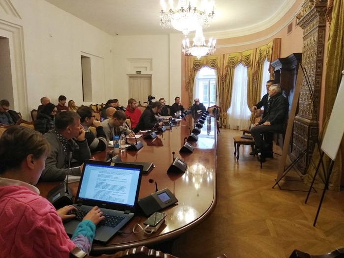 Професор зі США прочитав у Києві лекції «Що теологія каже про суспільні кризи?»