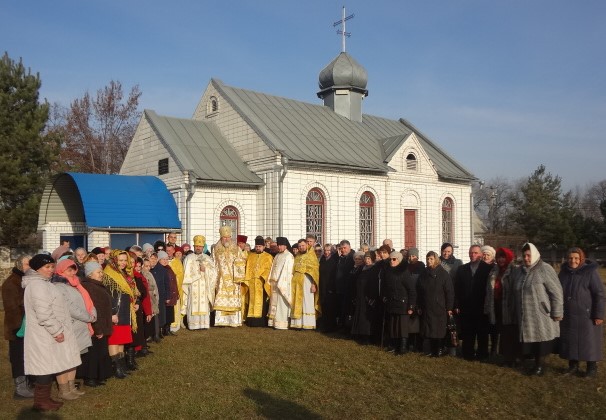 ПЦУ та УПЦ (МП) зводять нові храми по всій Україні