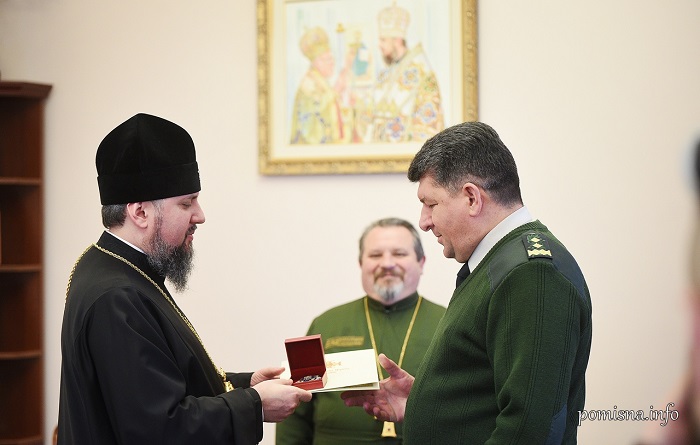Глава ПЦУ обговорив з заступником командувача Нацгвардії впровадження капеланства і нагородив його орденом