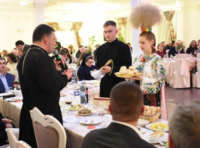 700 тис. грн зібрала Чернівецька єпархія УГКЦ на благодійному вечері 700 тис. грн зібрала Чернівецька єпархія УГКЦ на благодійному вечері