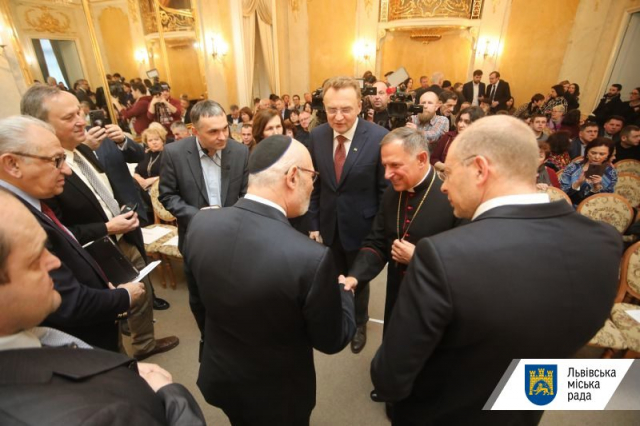 Посол Ізраїлю вручив у Львові дипломи та медалі нащадкам праведників народів світу