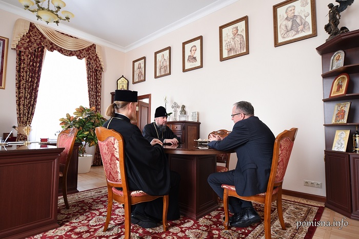 Керівництво ПЦУ та УПЦ (МП) обговорило з іноземними послами релігійну ситуацію в Україні та світі