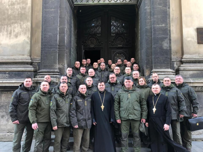 Командування Нацгвардії нагородило настоятеля гарнізонного храму у Львові