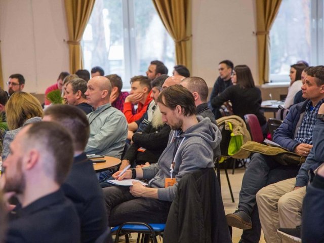 Баптисти України розвивають жіноче служіння і дошлюбне консультування Баптисти України розвивають жіноче служіння і дошлюбне консультування